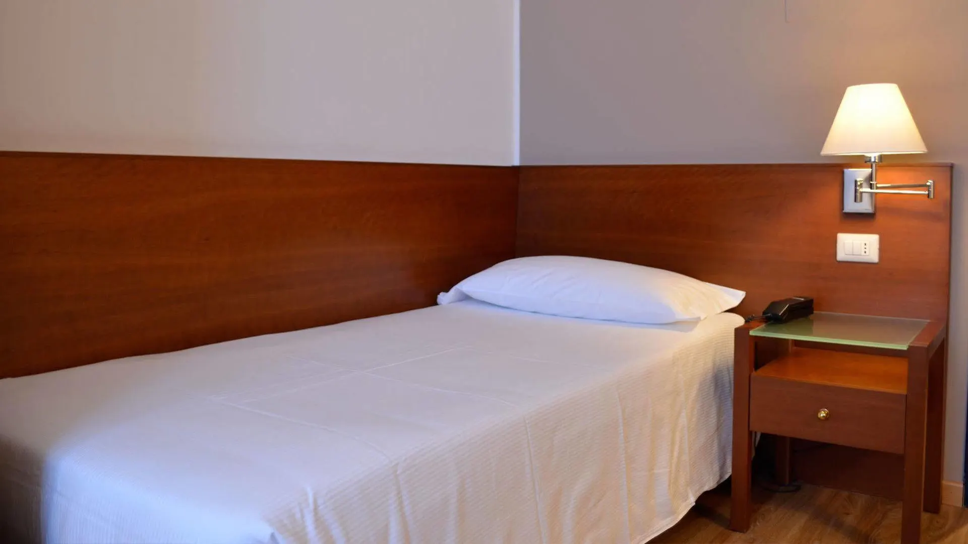 Hotel Oro Blu Milano 4*,  İtalya